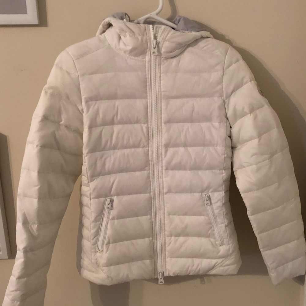White American Eagle puffer coat
